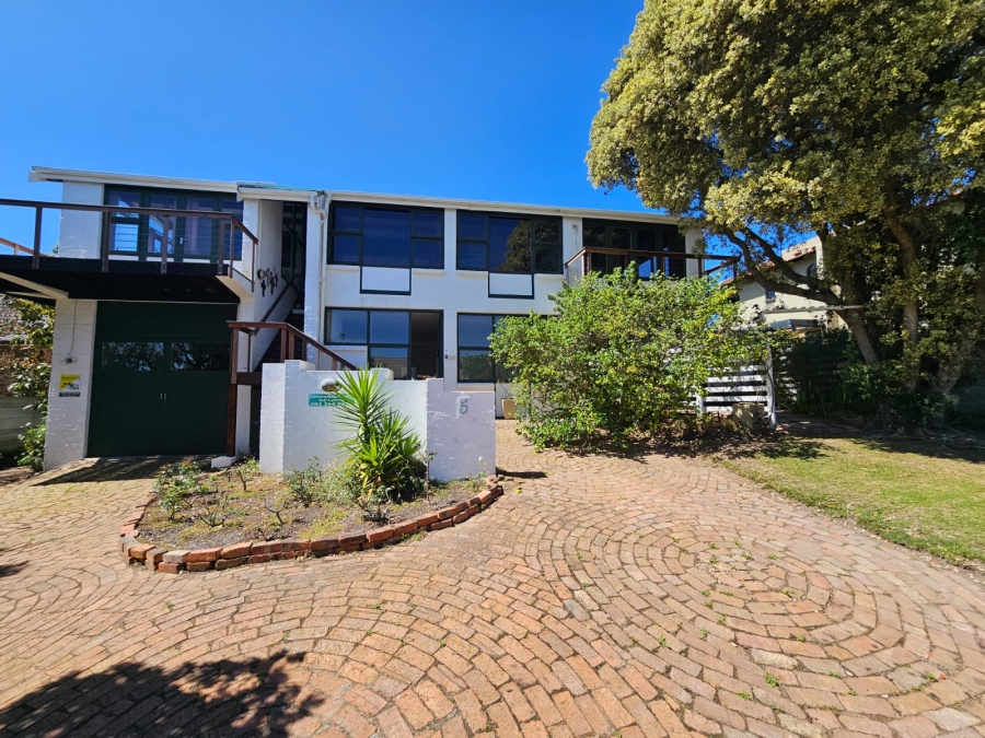 5 Bedroom Property for Sale in Herolds Bay Western Cape